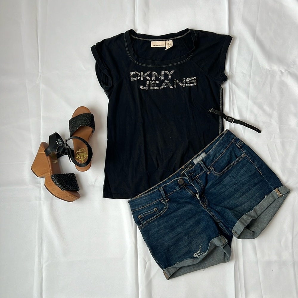 Black tee shirt